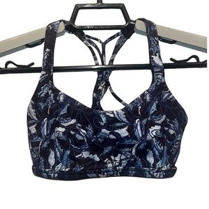 Lululemon Women’s Strappy Back Sports Bra Sports Top Size 2